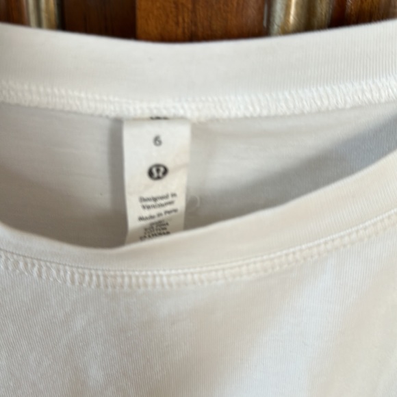 Lululemon white short sleeve shirt with cinched waste, like new - Picture 3 of 3